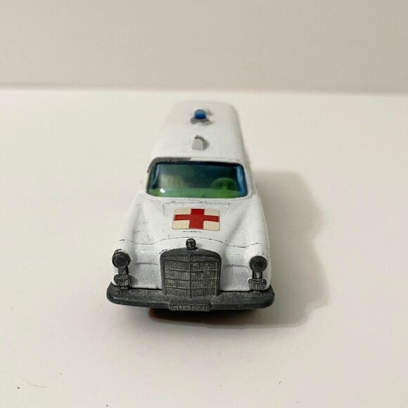 Matchbox Speed Kings Lesney Mercedes Benz Binz Ambulance K63 Diecast - Picture 2 of 16